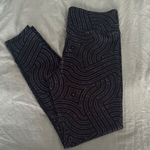 🔥BUNDLE 2/$12🔥 Terez Black Geometric Pattern Leggings
